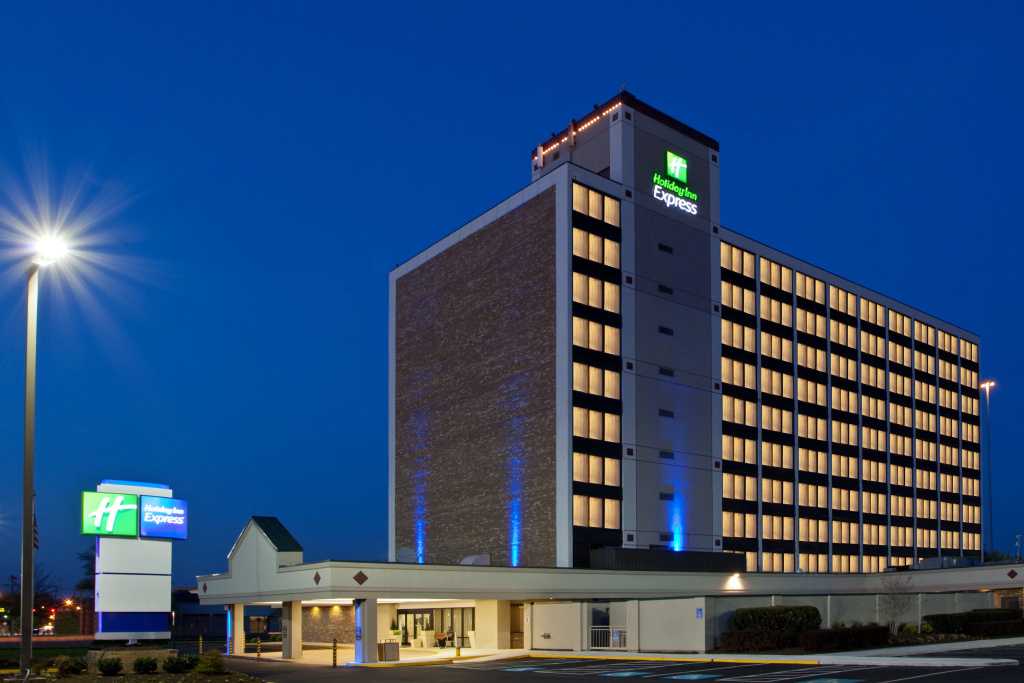 photo 1 of Holiday Inn Express Washington DC SW - Springfield by IHG