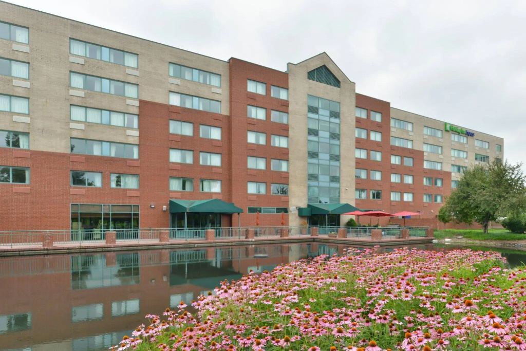 photo 1 of Holiday Inn Express St. Louis Airport - Riverport