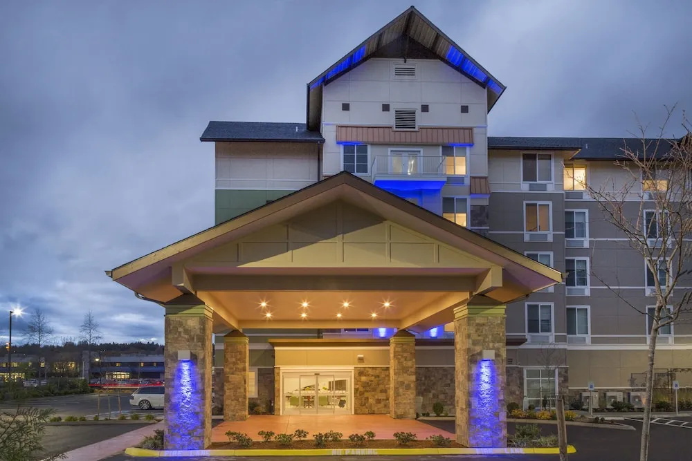 photo 1 of Holiday Inn Express And Suites Seattle South Tukwila