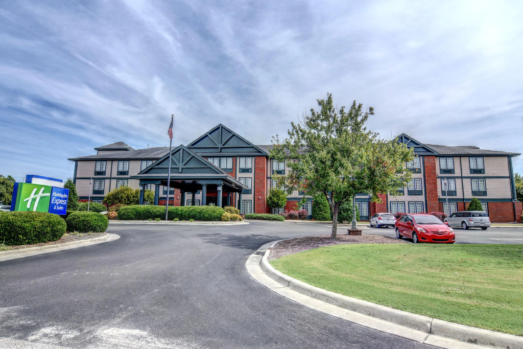 photo 1 of Holiday Inn Express Suite Wallace Hwy 41