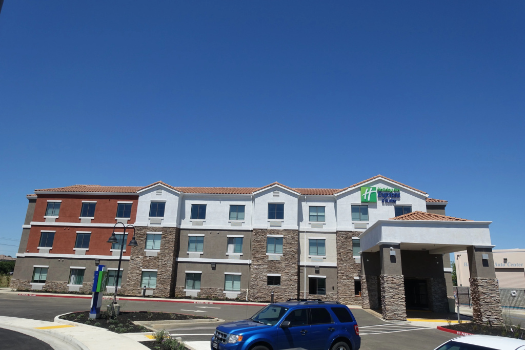 photo 1 of Holiday Inn Express & Suites Brentwood by IHG