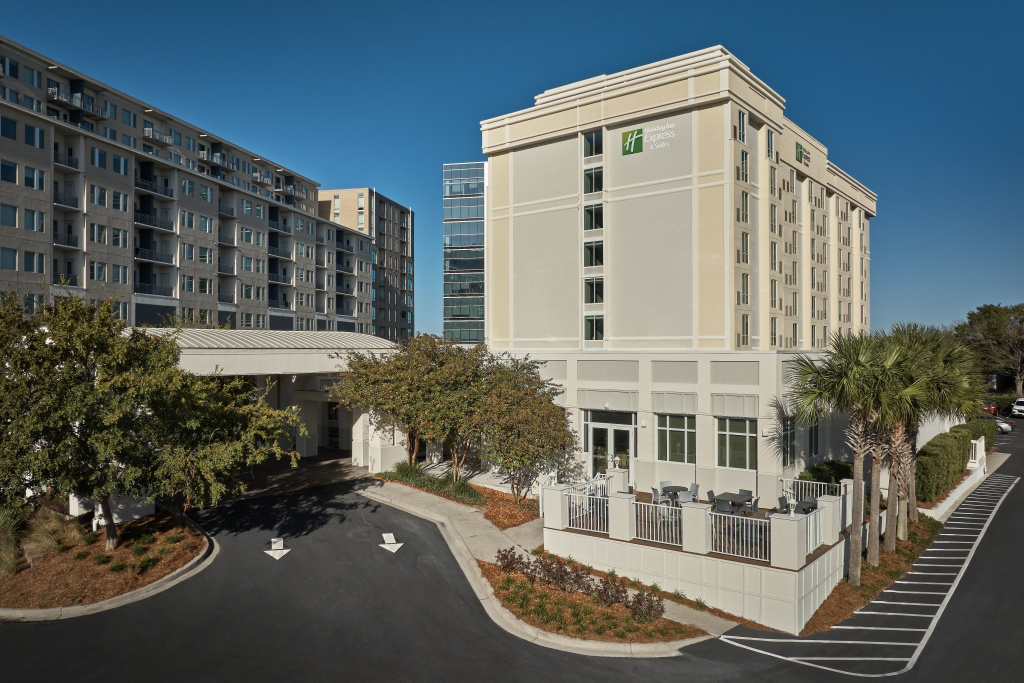 photo 1 of Holiday Inn Express & Suites Charleston Dwtn - Westedge by IHG