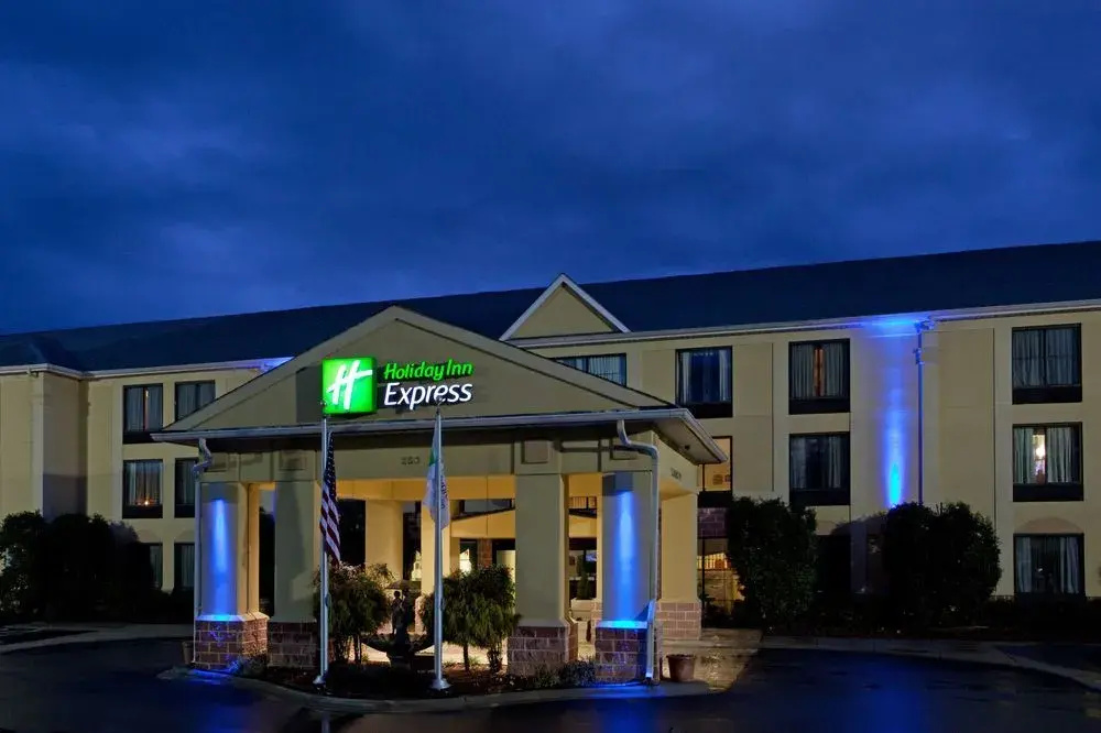 photo 1 of Holiday Inn Express & Suites Charlotte Arpt-belmont