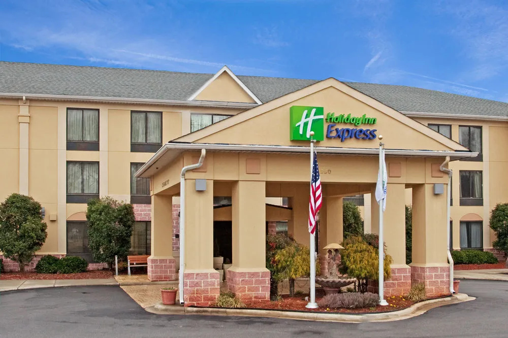 photo 1 of Holiday Inn Express & Suites Charlotte Arpt-Belmont