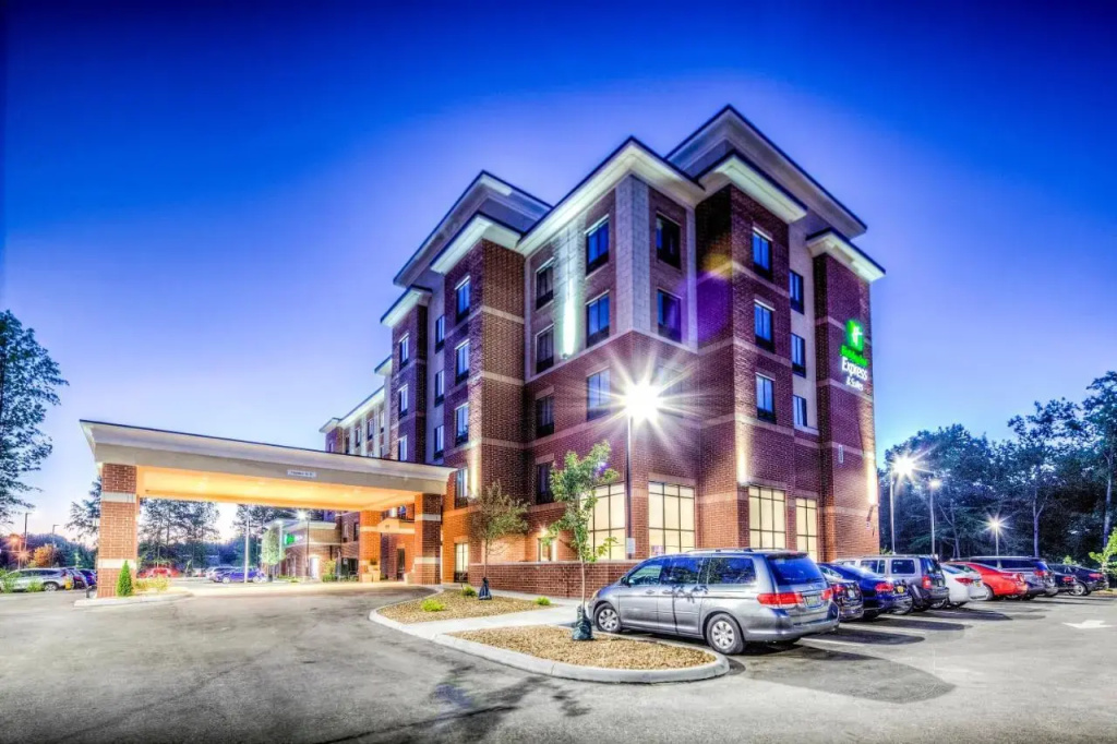 photo 1 of Holiday Inn Express & Suites Cleveland West - Westlake by IHG