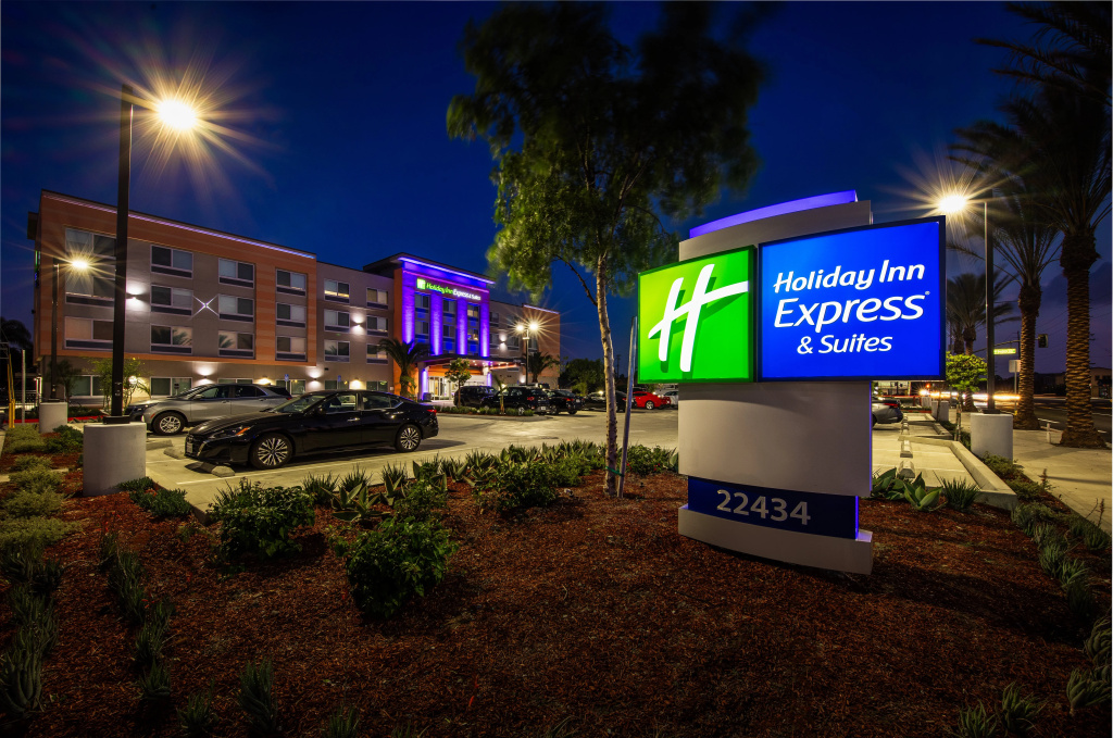 photo 1 of Holiday Inn Express & Suites Hawaiian Gardens