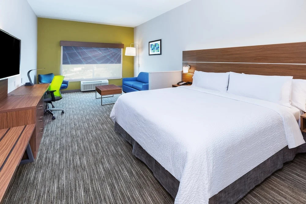 photo 1 of Holiday Inn Express And Suites Houston - N Downtown