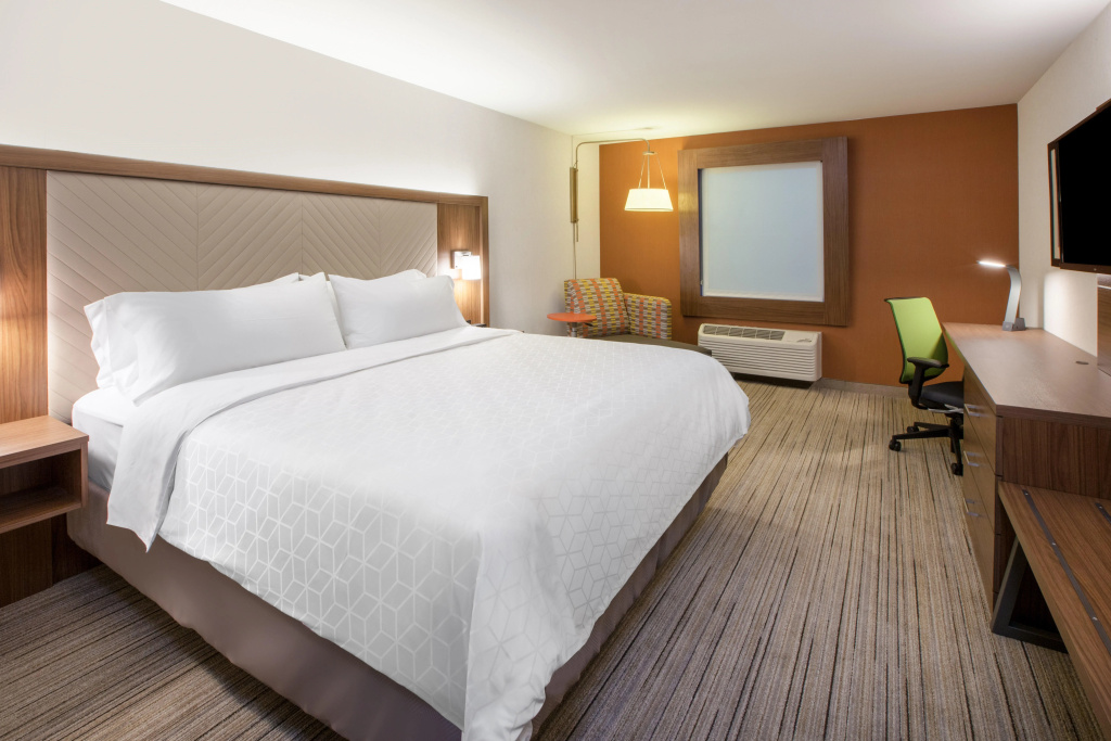 photo 1 of Holiday Inn Express & Suites Houston - N Downtown