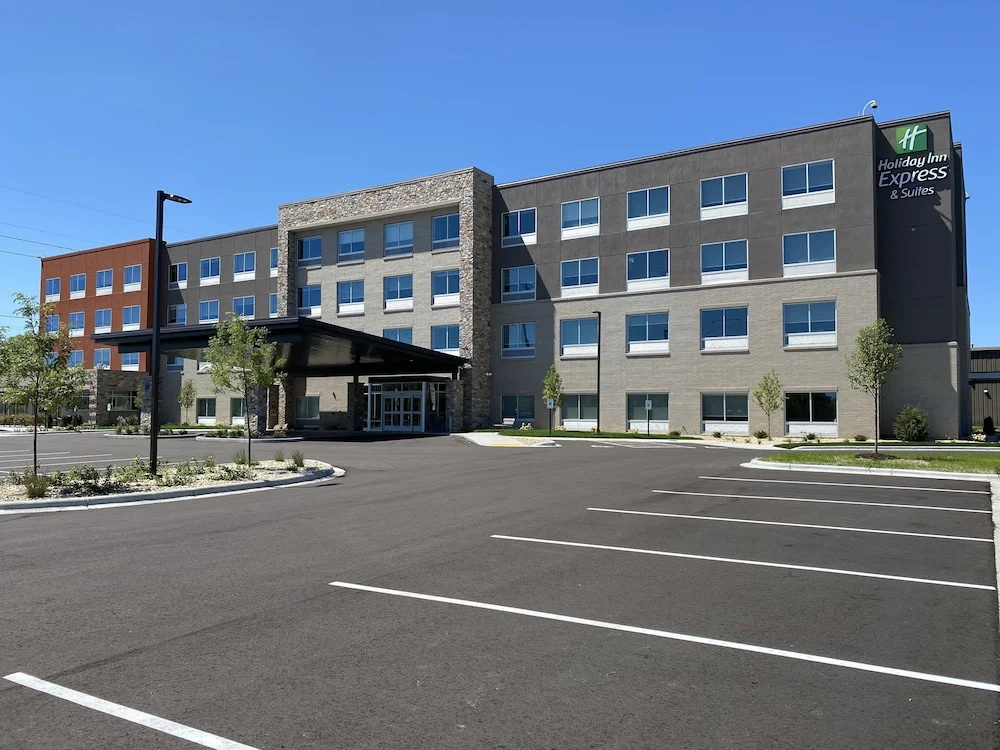 photo 1 of Holiday Inn Express & Suites Madison West Middleton