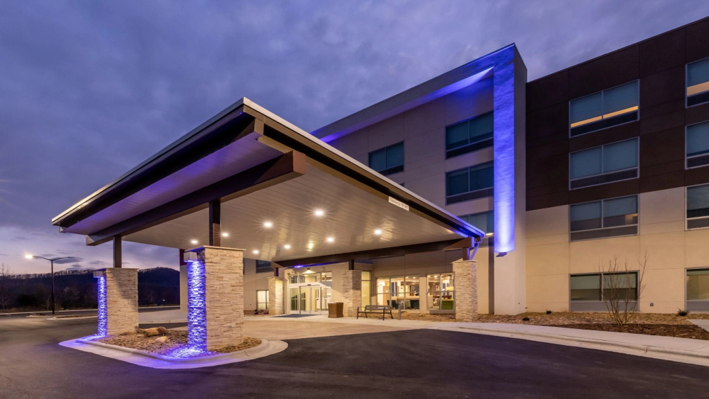 photo 1 of Holiday Inn Express & Suites Marion by IHG