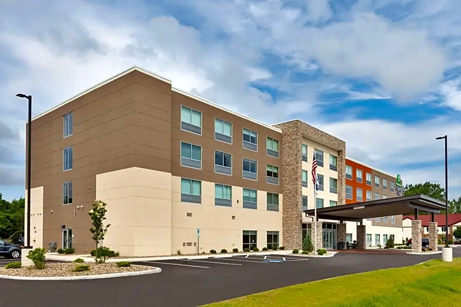photo 1 of Holiday Inn Express & Suites MILAN – SANDUSKY AREA by IHG
