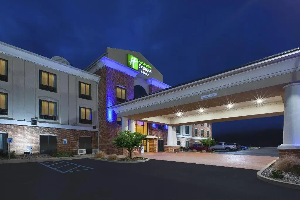 photo 1 of Holiday Inn Express & Suites Niles