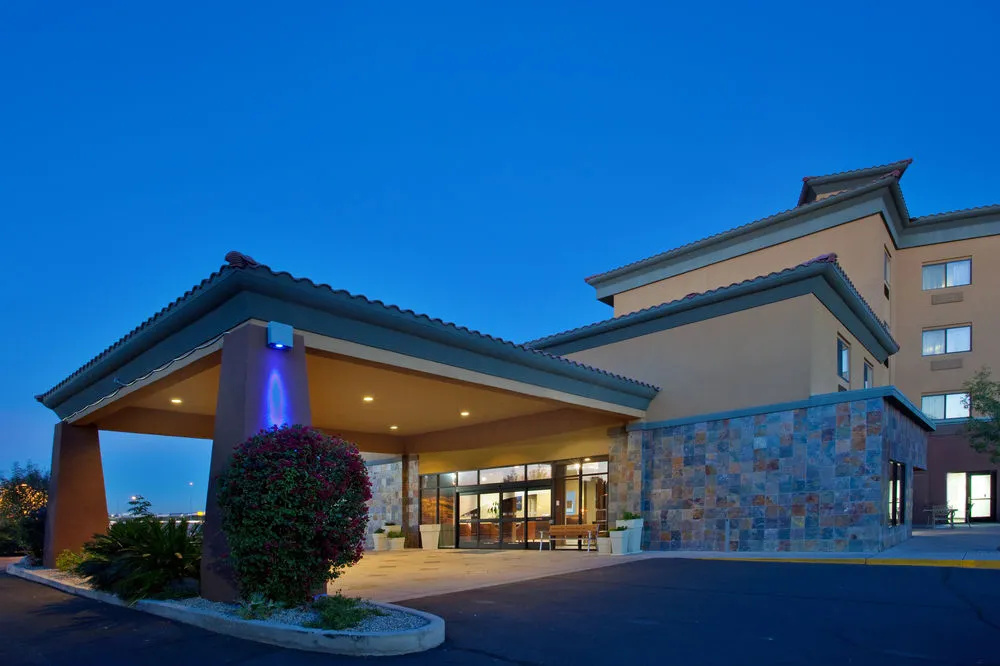 photo 1 of Holiday Inn Express & Suites Phoenix/Chandler (Ahwatukee)