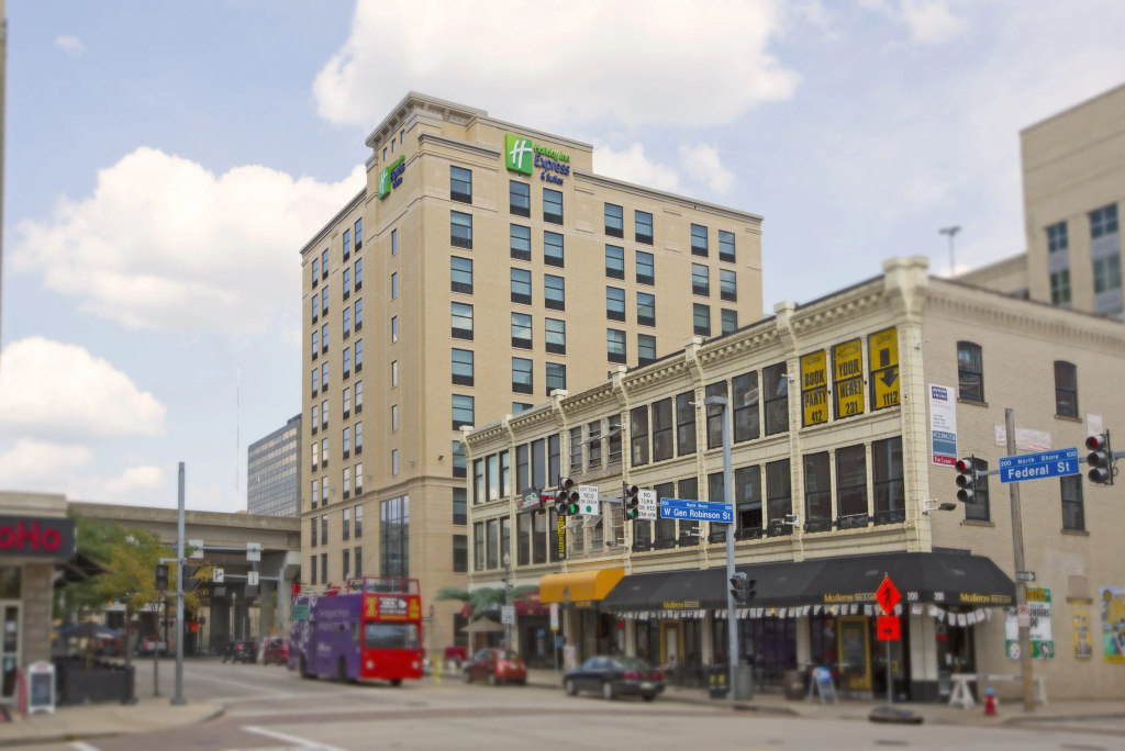 photo 1 of Holiday Inn Express & Suites Pittsburgh North Shore by IHG
