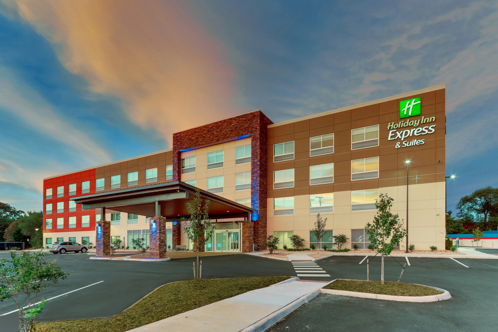 photo 1 of Holiday Inn Express & Suites Roanoke – Civic Center by IHG