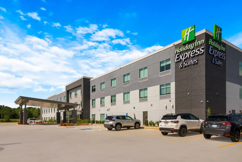 photo 1 of Holiday Inn Express & Suites Springdale Fayetteville Area by IHG