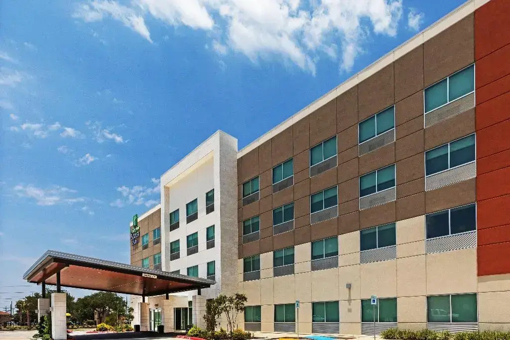 photo 1 of Holiday Inn Express & Suites Stafford NW - Sugar Land by IHG
