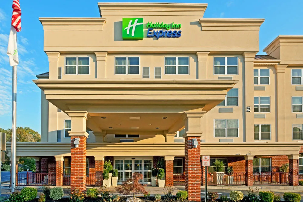 photo 1 of Holiday Inn Express & Suites Woodbridge