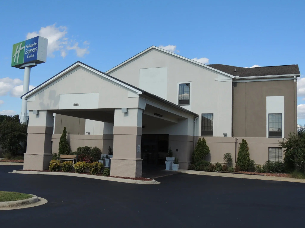 photo 1 of Holiday Inn Express & Suites Birmingham Trussville by IHG