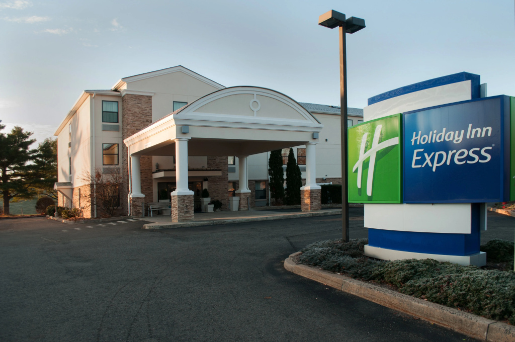 photo 1 of Holiday Inn Express Vernon - Manchester by IHG
