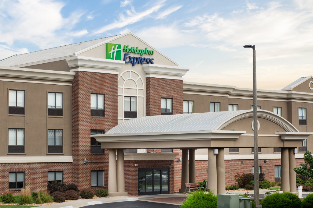 photo 1 of Holiday Inn Express Kansas City - at the Legends