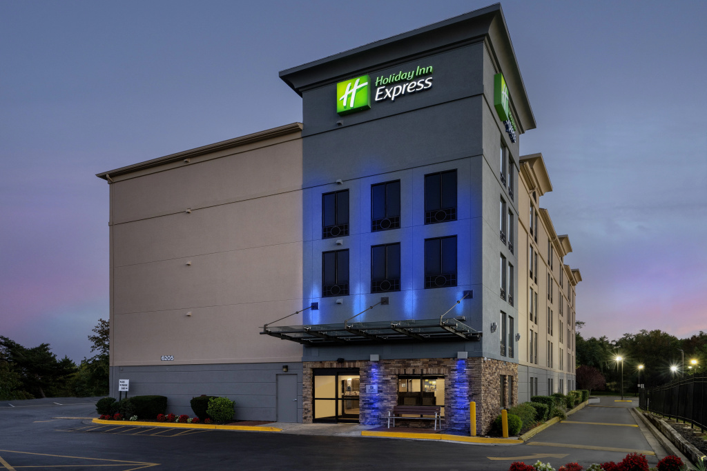 photo 1 of Holiday Inn Express Washington DC - BW Parkway by IHG