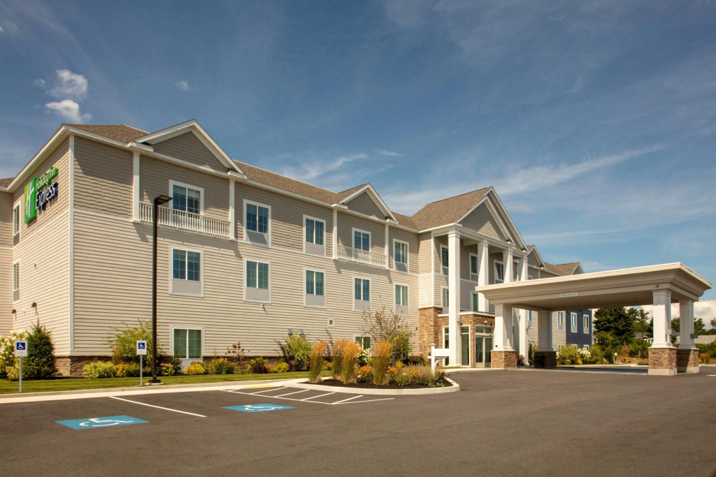 photo 1 of Holiday Inn Express Wells-Ogunquit-Kennebunk