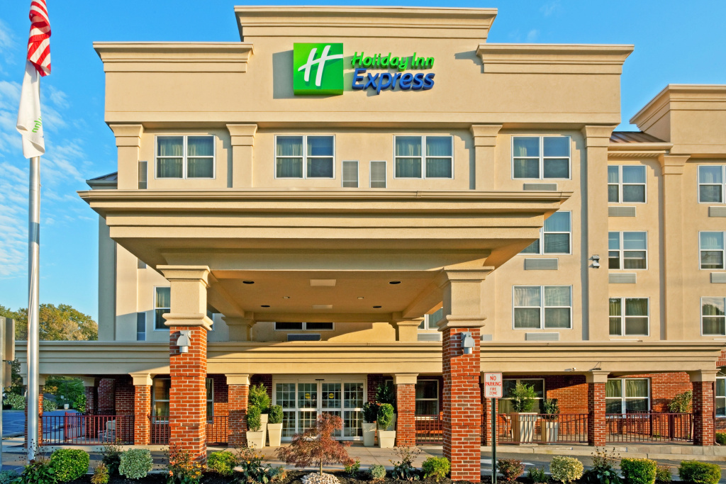 photo 1 of Holiday Inn Express Woodbridge by IHG