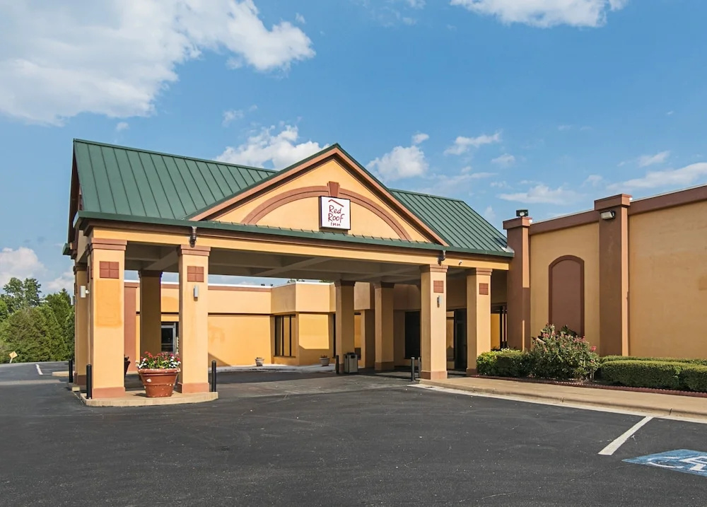 photo 1 of Holiday Inn Forsyth-I-75 (Exit 186)