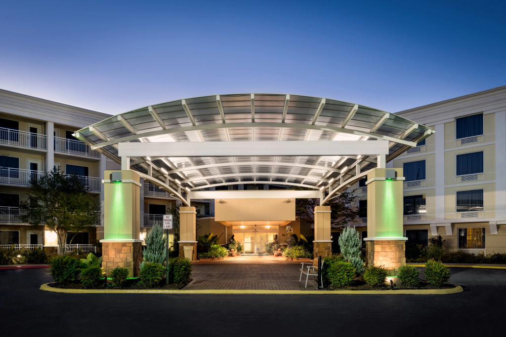 photo 1 of Holiday Inn Hotel & Suites Atlanta Airport-North by IHG
