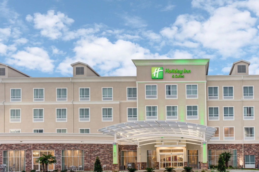 photo 1 of Holiday Inn & Suites Lafayette North by IHG