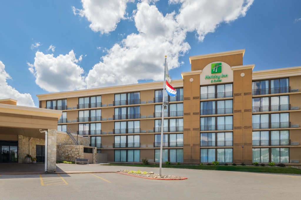 photo 1 of Holiday Inn Hotel And Suites Des Moines North