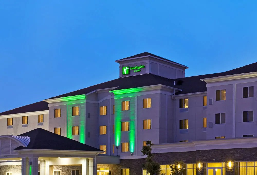 photo 1 of Holiday Inn & Suites Bloomington-Airport