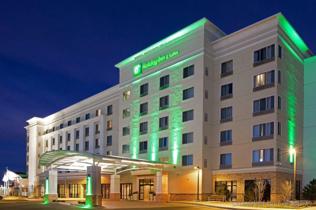 photo 1 of Holiday Inn & Suites Denver Airport
