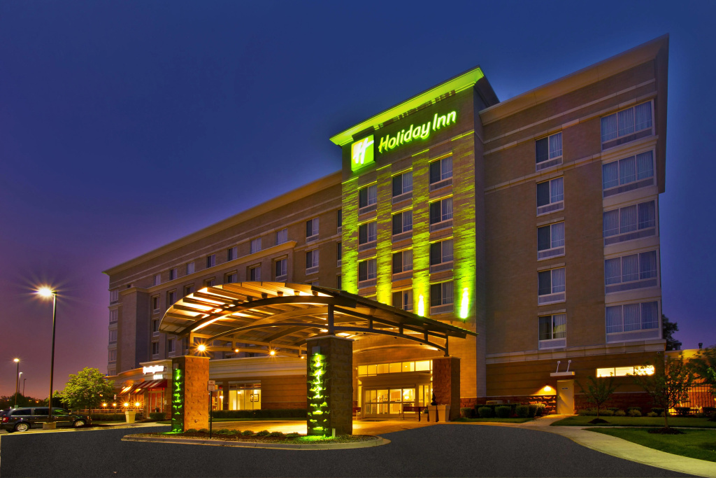 photo 1 of Holiday Inn Hotel & Suites Detroit Metro Airport