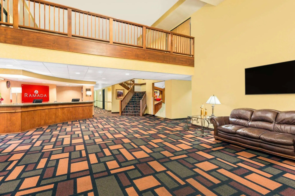 photo 1 of Holiday Inn Hotel & Suites Seattle-kent