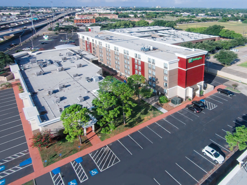 photo 1 of Holiday Inn Houston South West Highway 59