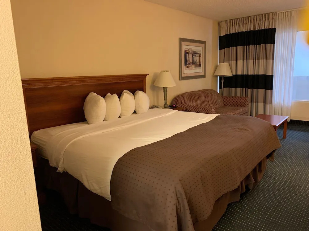 photo 1 of Holiday Inn Lafayette-us167
