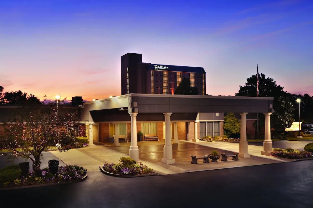 photo 1 of Holiday Inn Louisville-north (clarksville)