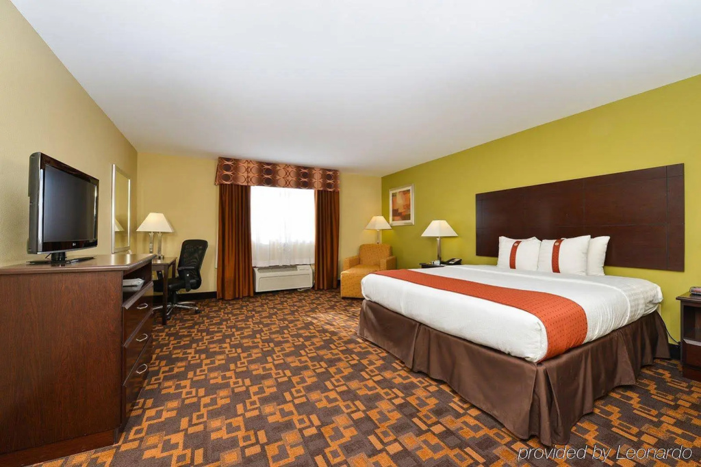 photo 1 of Holiday Inn Mt. Prospect Chicago