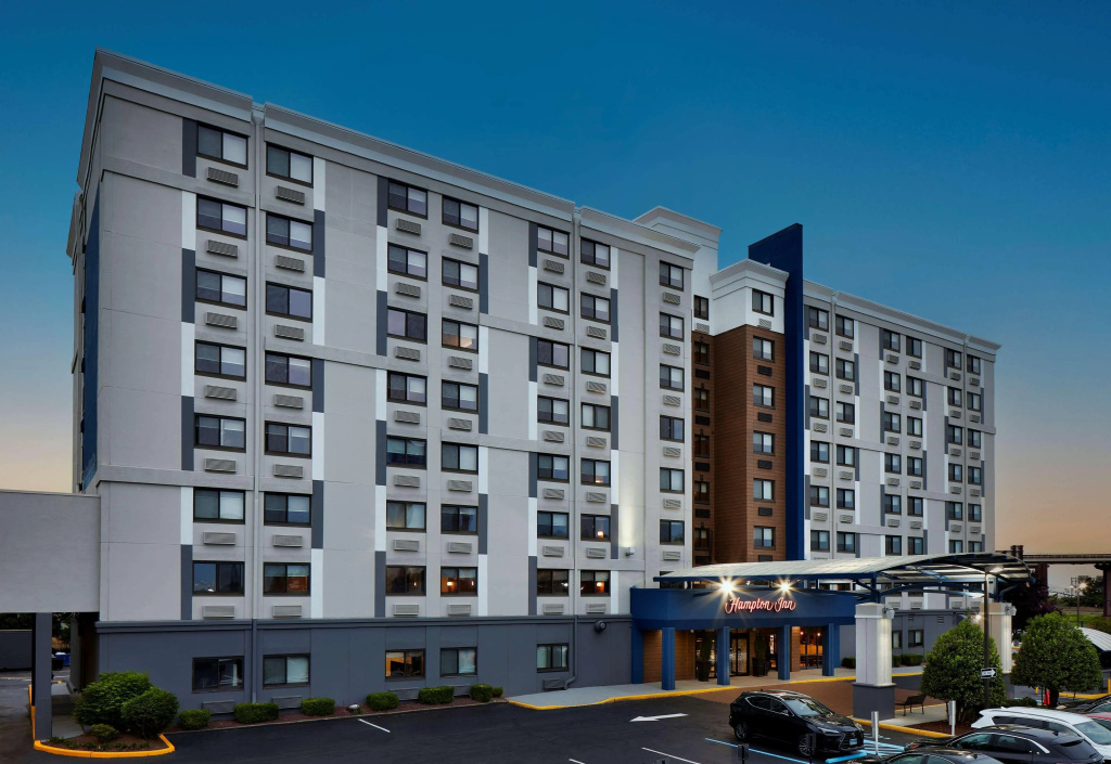 photo 1 of Hampton Inn Newark Airport