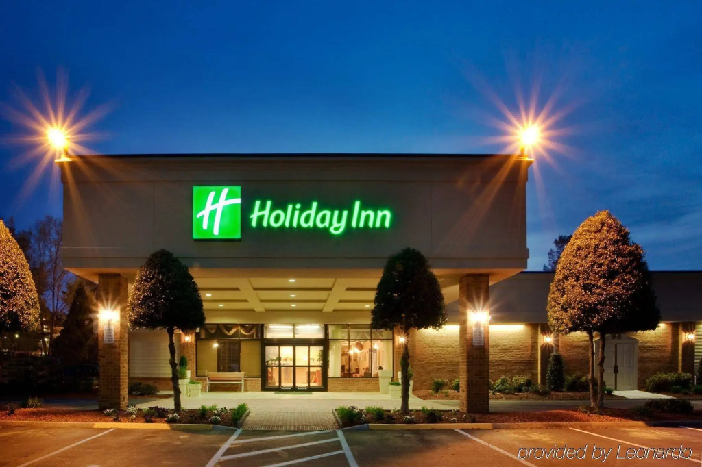 photo 1 of Days Hotel by Wyndham Williamsburg I-64