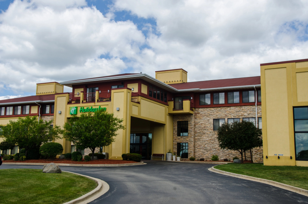 photo 1 of Holiday Inn Pewaukee - Milwaukee West by IHG