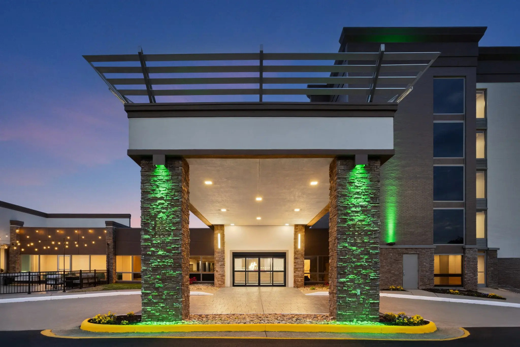 photo 1 of Holiday Inn Roanoke-Tanglewood-Rt 419&i581 by IHG
