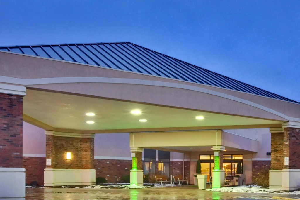 photo 1 of Rochester Airport Plaza Hotel
