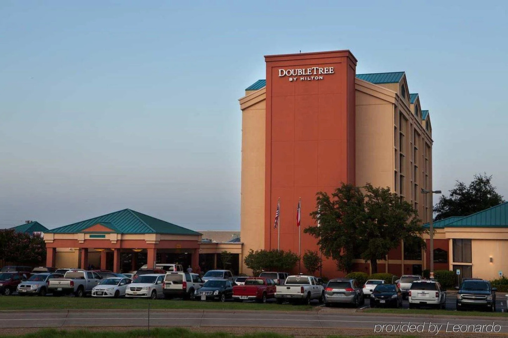 photo 1 of DoubleTree By Hilton Hotel Dallas - DFW Airport North