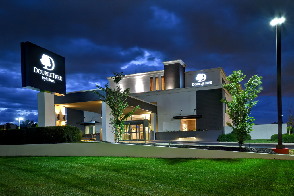 photo 1 of DoubleTree by Hilton St. Louis Airport