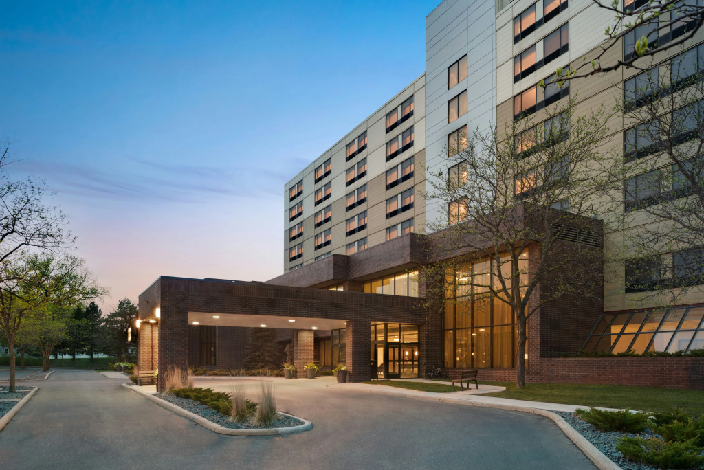 photo 1 of DoubleTree by Hilton St. Paul East