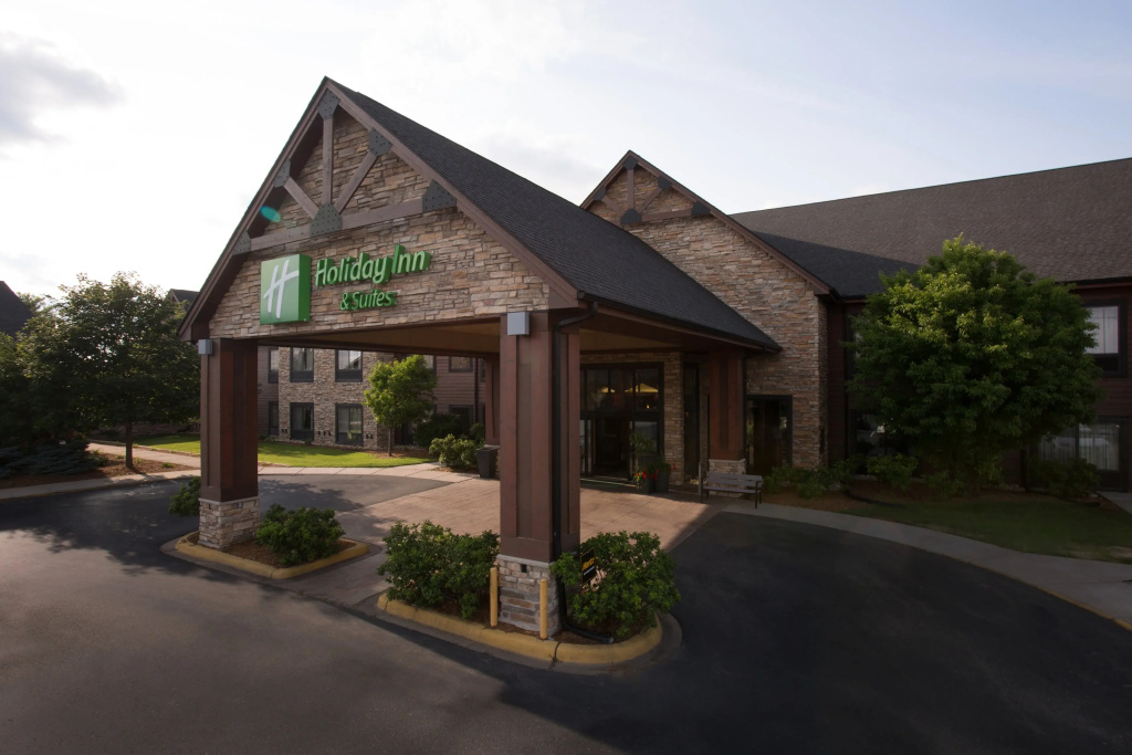photo 1 of Holiday Inn St. Paul Northeast - Lake Elmo