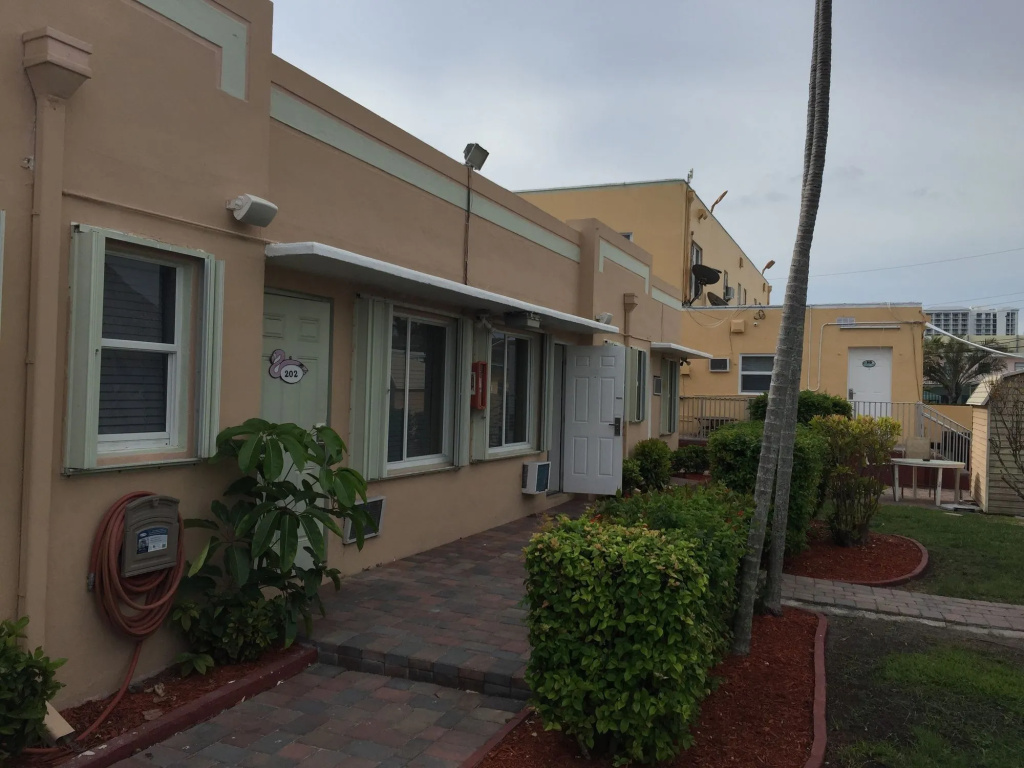 photo 1 of Hollywood Beach Flamingo